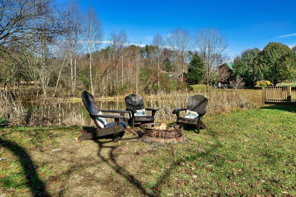 Spectacular Mtns Views With Private Hot Tub With Pool Table And Private Pond Villa Sevierville Kültér fotó