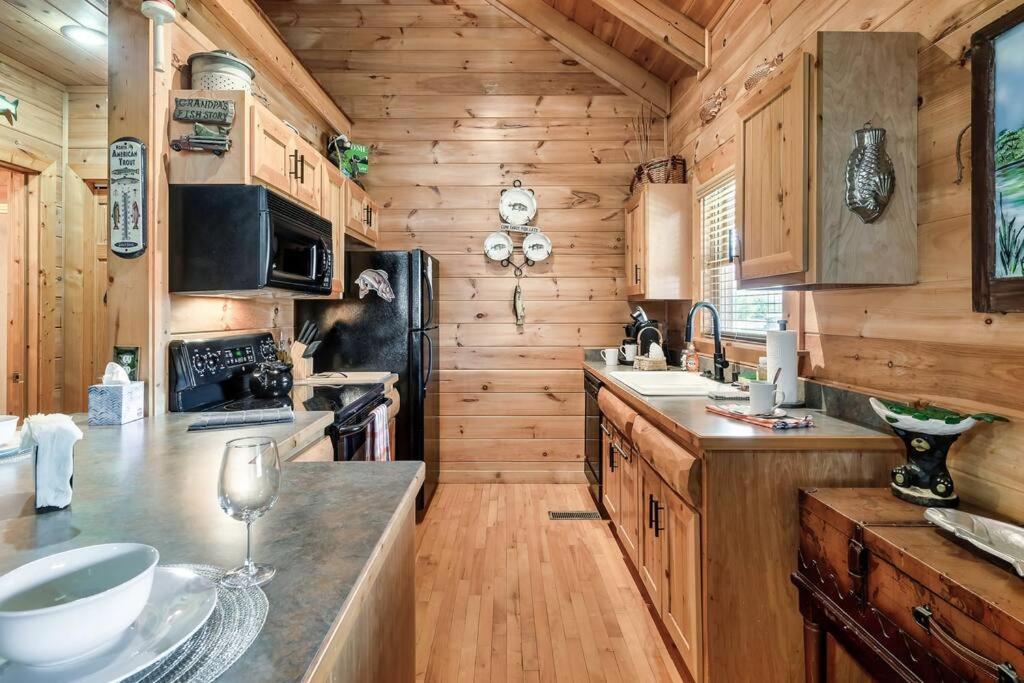 Spectacular Mtns Views With Private Hot Tub With Pool Table And Private Pond Villa Sevierville Kültér fotó