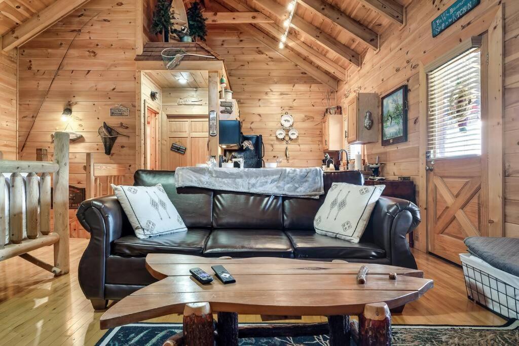 Spectacular Mtns Views With Private Hot Tub With Pool Table And Private Pond Villa Sevierville Kültér fotó
