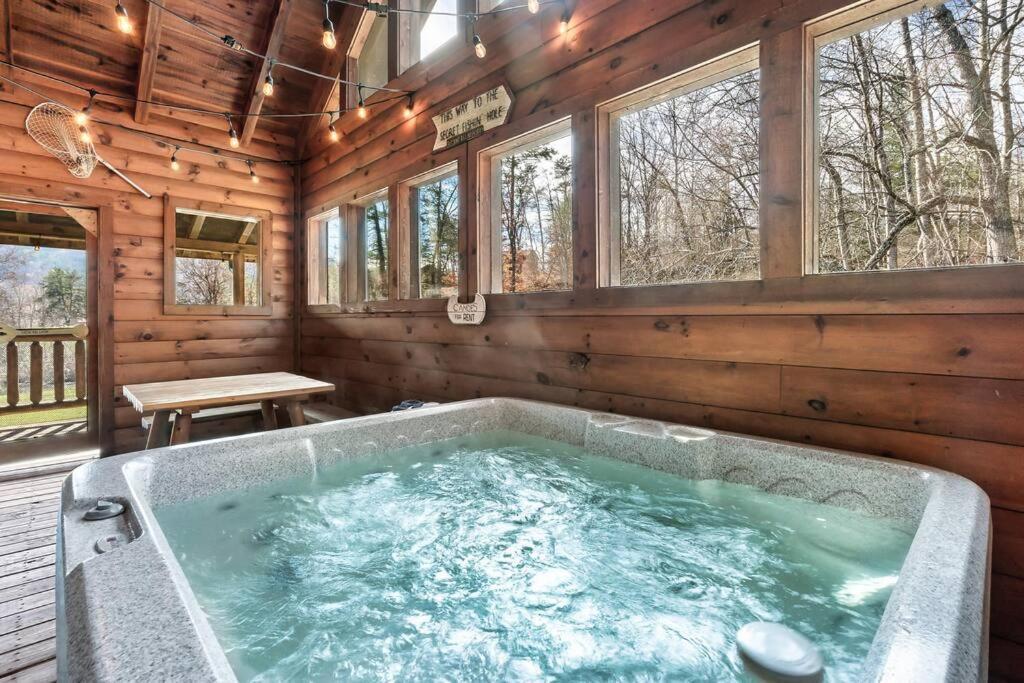 Spectacular Mtns Views With Private Hot Tub With Pool Table And Private Pond Villa Sevierville Kültér fotó