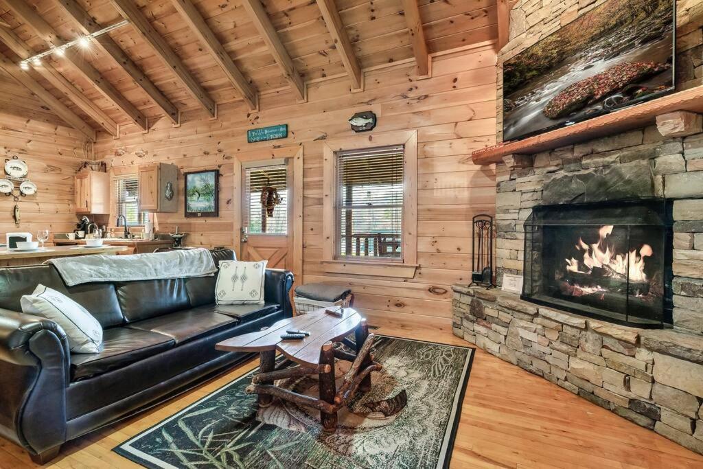 Spectacular Mtns Views With Private Hot Tub With Pool Table And Private Pond Villa Sevierville Kültér fotó