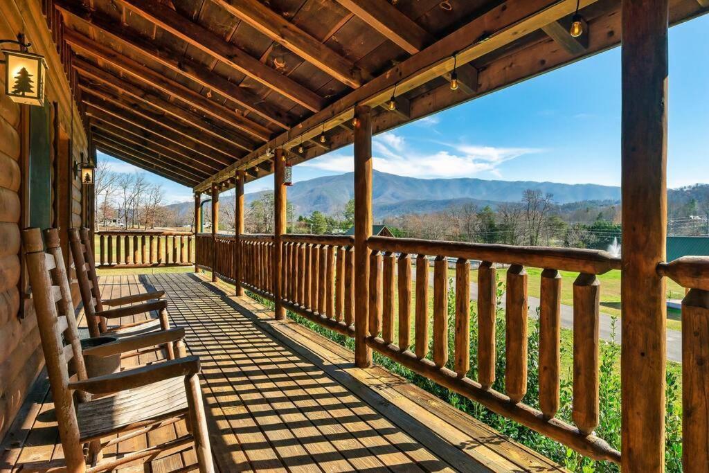 Spectacular Mtns Views With Private Hot Tub With Pool Table And Private Pond Villa Sevierville Kültér fotó