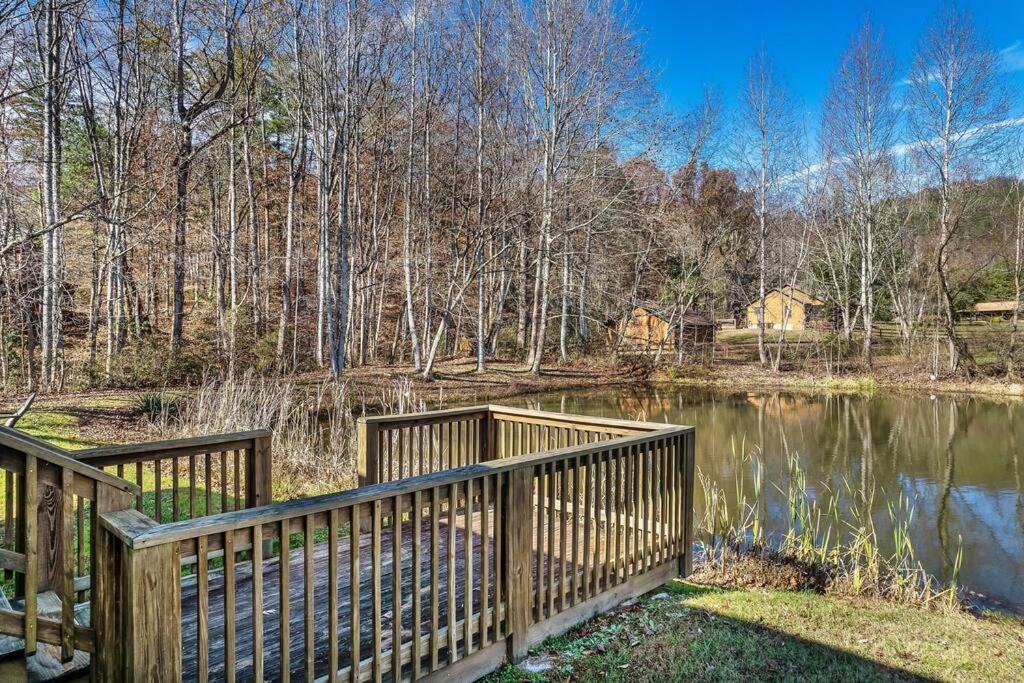 Spectacular Mtns Views With Private Hot Tub With Pool Table And Private Pond Villa Sevierville Kültér fotó