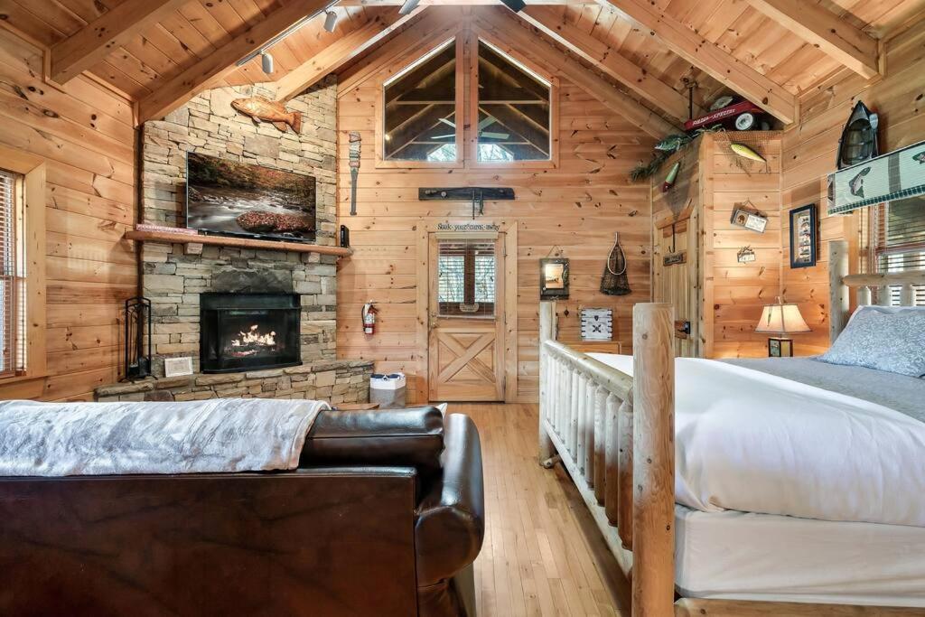 Spectacular Mtns Views With Private Hot Tub With Pool Table And Private Pond Villa Sevierville Kültér fotó