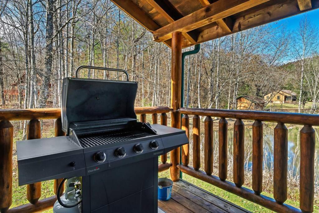 Spectacular Mtns Views With Private Hot Tub With Pool Table And Private Pond Villa Sevierville Kültér fotó